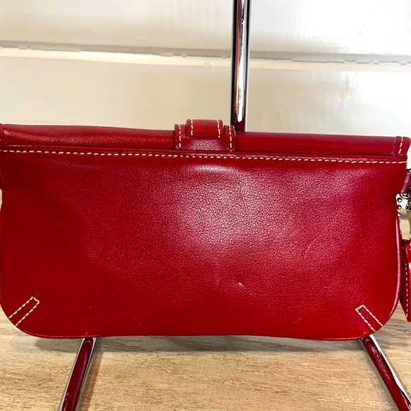 COACH Read Leather Wristlet Flap with Buckle.  Gorgeous! - Picture 3 of 6